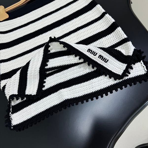超話題!ミュウミュウ 偽物 ロゴ刺繍 コットン ポロシャツ 上下 セット MML87513 8SF0UB0